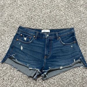 Abercrombie Mid Rise Mom Shorts DARK WASH
Sz 29/8
